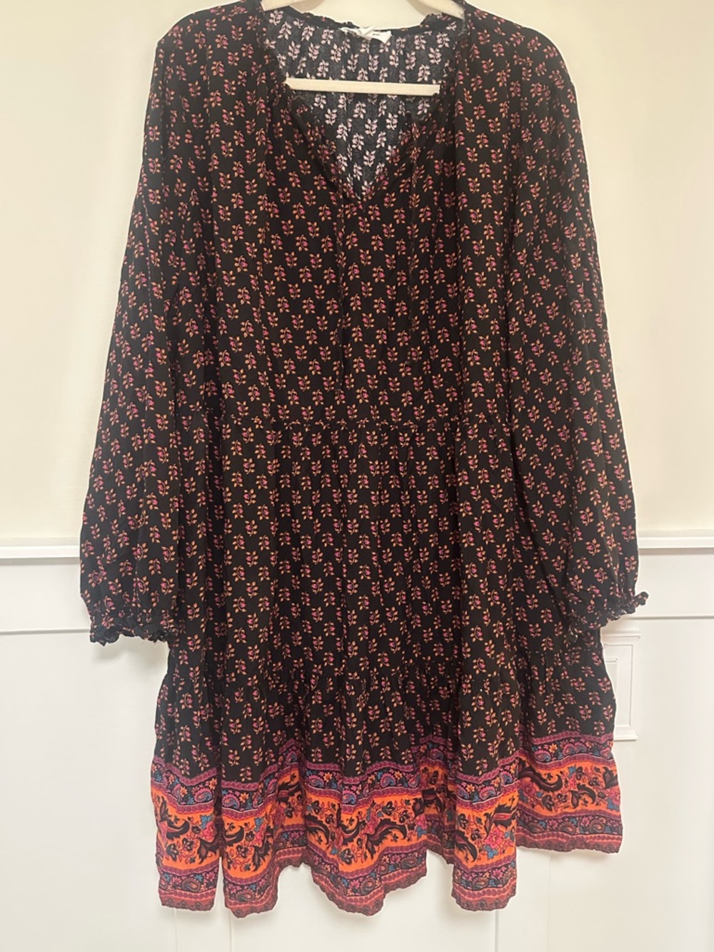 beachlunchlounge - Black Midi Dress with Pink Floral Print & Orange-Pink Border